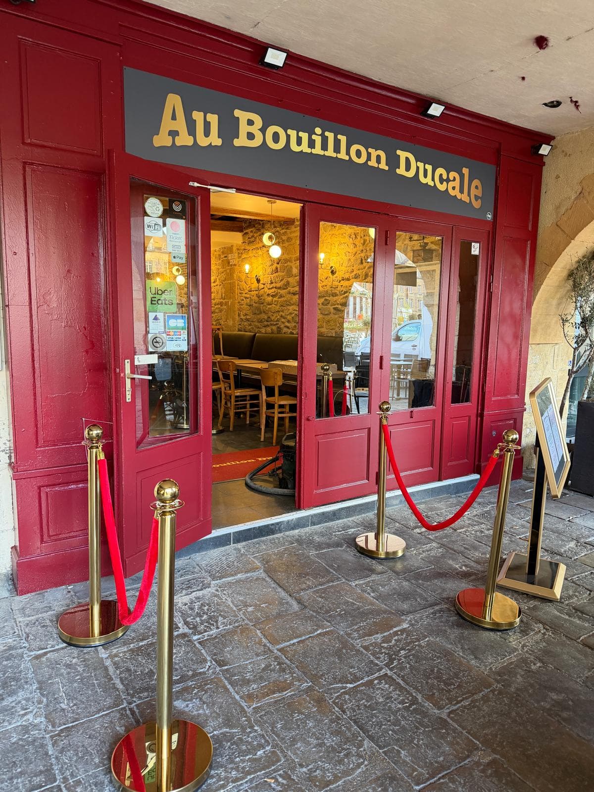 Au Bouillon Ducale sign